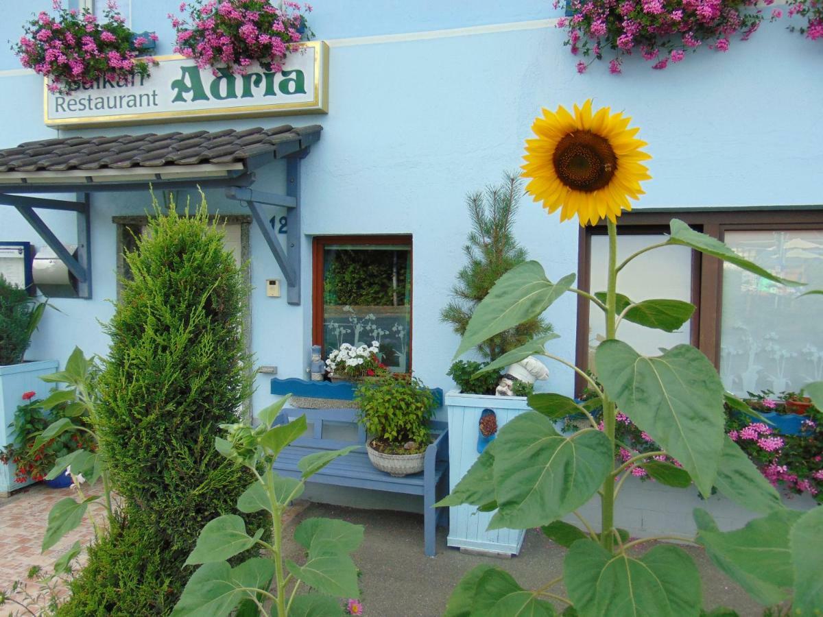 Hotel Garni "Adria" Windhagen Exterior foto